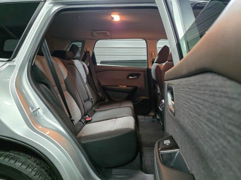 Used 2022 Nissan Rogue SV image 18