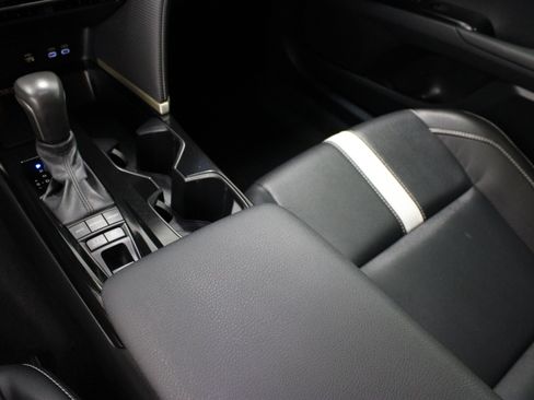 Used 2025 Toyota Camry SE FWD image 17