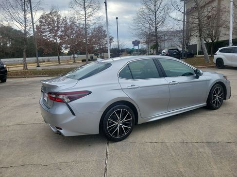 Certified 2021 Toyota Camry SE image 6