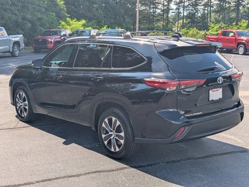 Used 2022 Toyota Highlander XLE FWD image 5