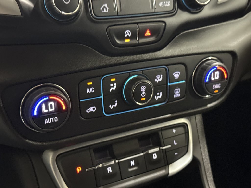 Used 2022 GMC Terrain SLT w/ Infotainment Package II AWD/4WD image 17