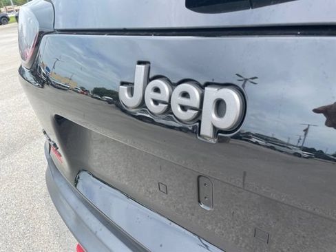 Used 2021 Jeep Cherokee Trailhawk w/ Technology Group AWD/4WD image 12