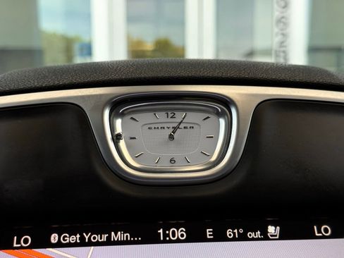 Used 2015 Chrysler 300 C w/ Harman/Kardon Audio Group RWD image 38