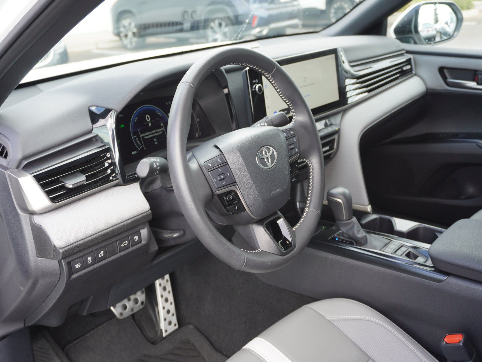Used 2025 Toyota Camry SE w/ Multimedia Upgrade Package FWD image 19