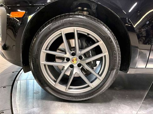 Used 2025 Porsche Macan image 14