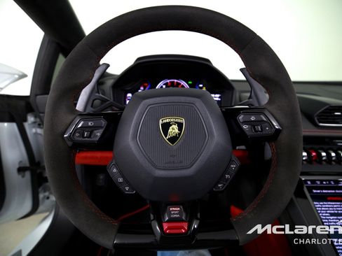 Used 2020 Lamborghini Huracan EVO image 15