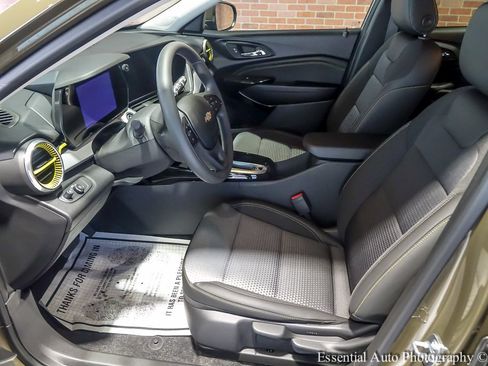 Used 2024 Chevrolet Trax LT image 13