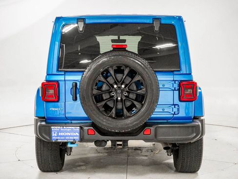 Used 2023 Jeep Wrangler Unlimited Sahara w/ Cold Weather Group AWD/4WD image 6