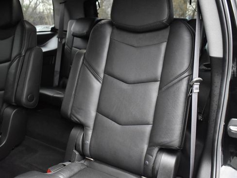 Used 2017 Cadillac Escalade Luxury image 38