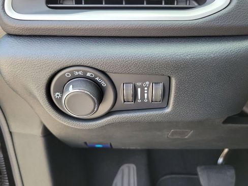 New 2026 Chrysler Voyager LX image 28