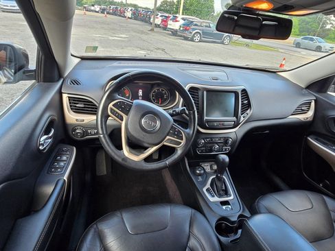 Used 2018 Jeep Cherokee Limited AWD/4WD image 5