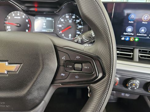 Certified 2025 Chevrolet Trax LS image 30