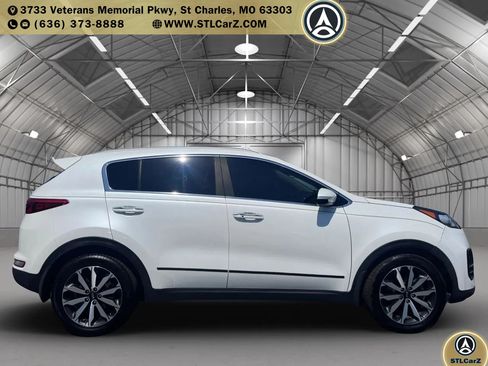 Used 2017 Kia Sportage EX w/ EX Technology Package FWD image 2