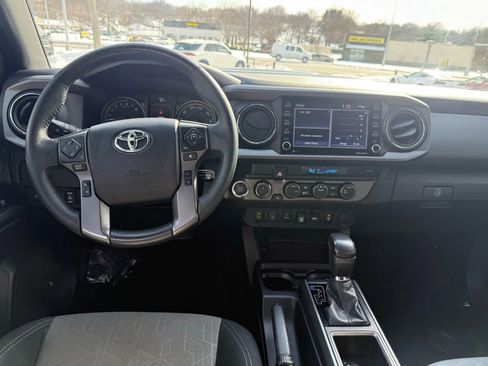 Used 2021 Toyota Tacoma TRD Sport w/ Technology Package image 10