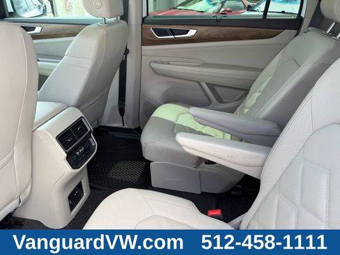 Used 2025 Volkswagen Atlas SE w/ Panoramic Sunroof Package FWD image 32