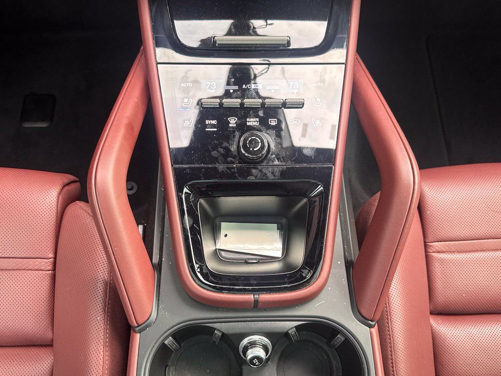 Certified 2025 Porsche Cayenne Turbo AWD/4WD image 25