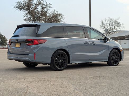 Used 2025 Honda Odyssey Sport-L image 4