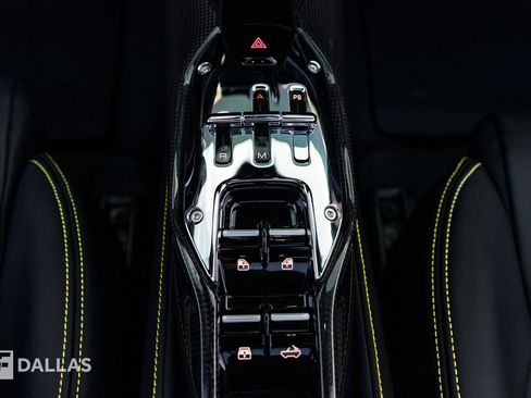 Used 2025 Ferrari SF90 Spider image 33