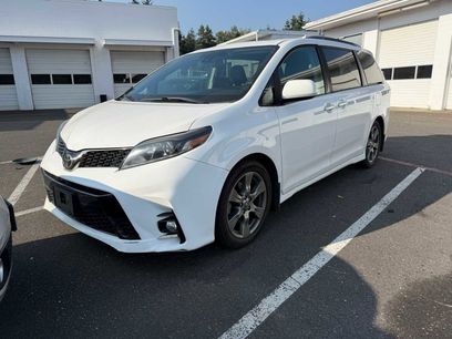 Used 2018 Toyota Sienna SE Premium