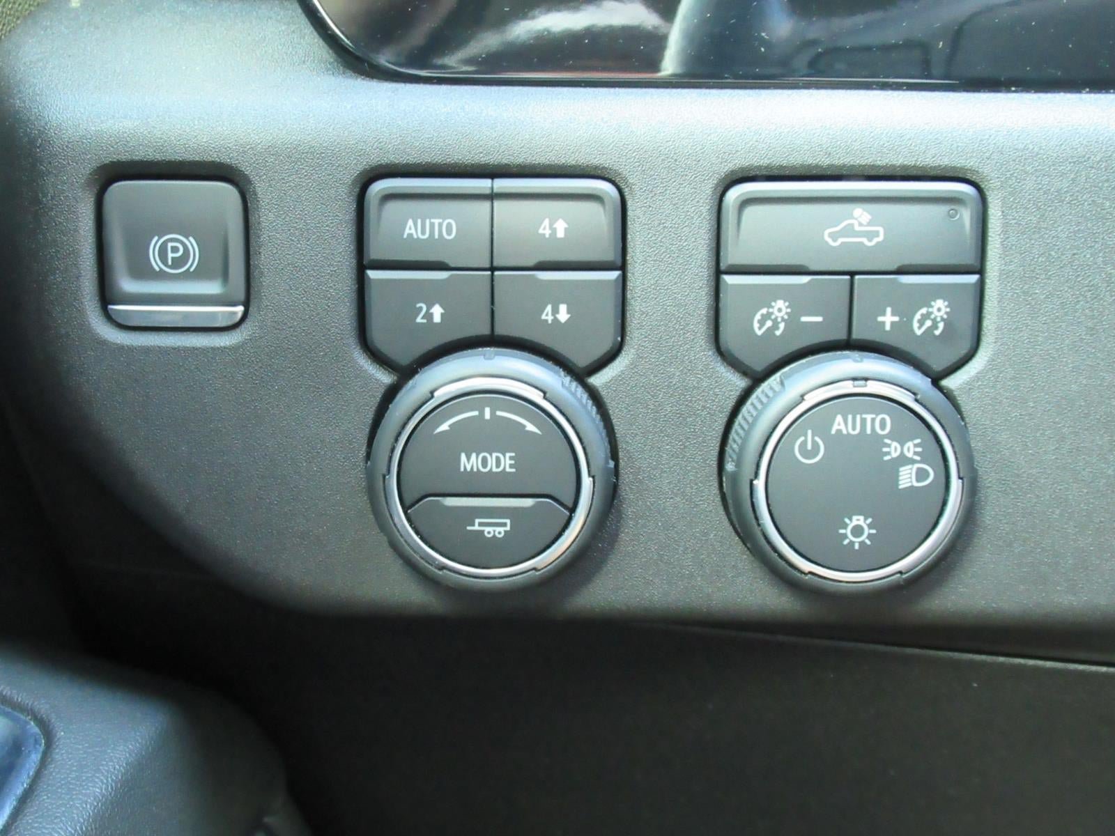 Used 2024 Chevrolet Silverado 1500 LT w/ Z71 Off-Road Package AWD/4WD image 23
