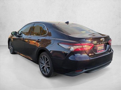 Used 2022 Toyota Camry XLE image 8