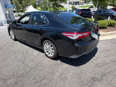 Used 2018 Toyota Camry LE FWD image 12