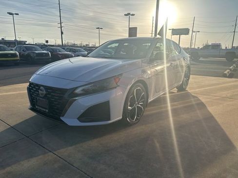 Certified 2024 Nissan Altima 2.5 SR w/ SR Premium Package image 7