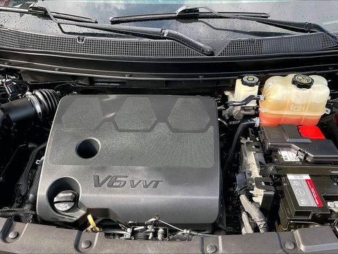 Used 2020 Chevrolet Traverse Premier FWD image 11