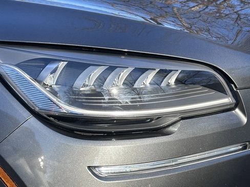 Used 2023 Lincoln Aviator AWD w/ Premium Package image 2