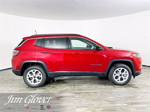 New 2026 Jeep Compass Latitude image 8