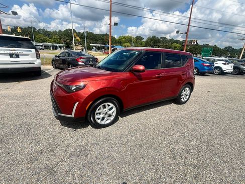 Used 2023 Kia Soul S FWD image 8