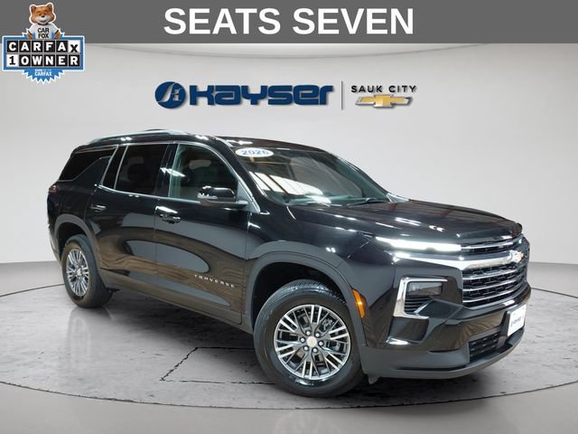 Used 2026 Chevrolet Traverse LT FWD image 1