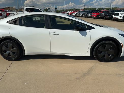 Used 2025 Toyota Prius Limited image 2