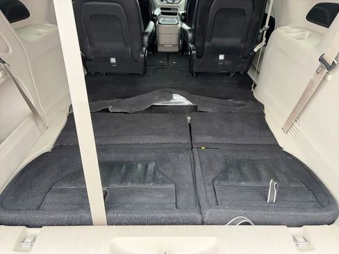 Used 2024 Chrysler Pacifica Touring-L image 39