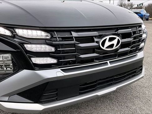 Used 2025 Hyundai Tucson SE image 27