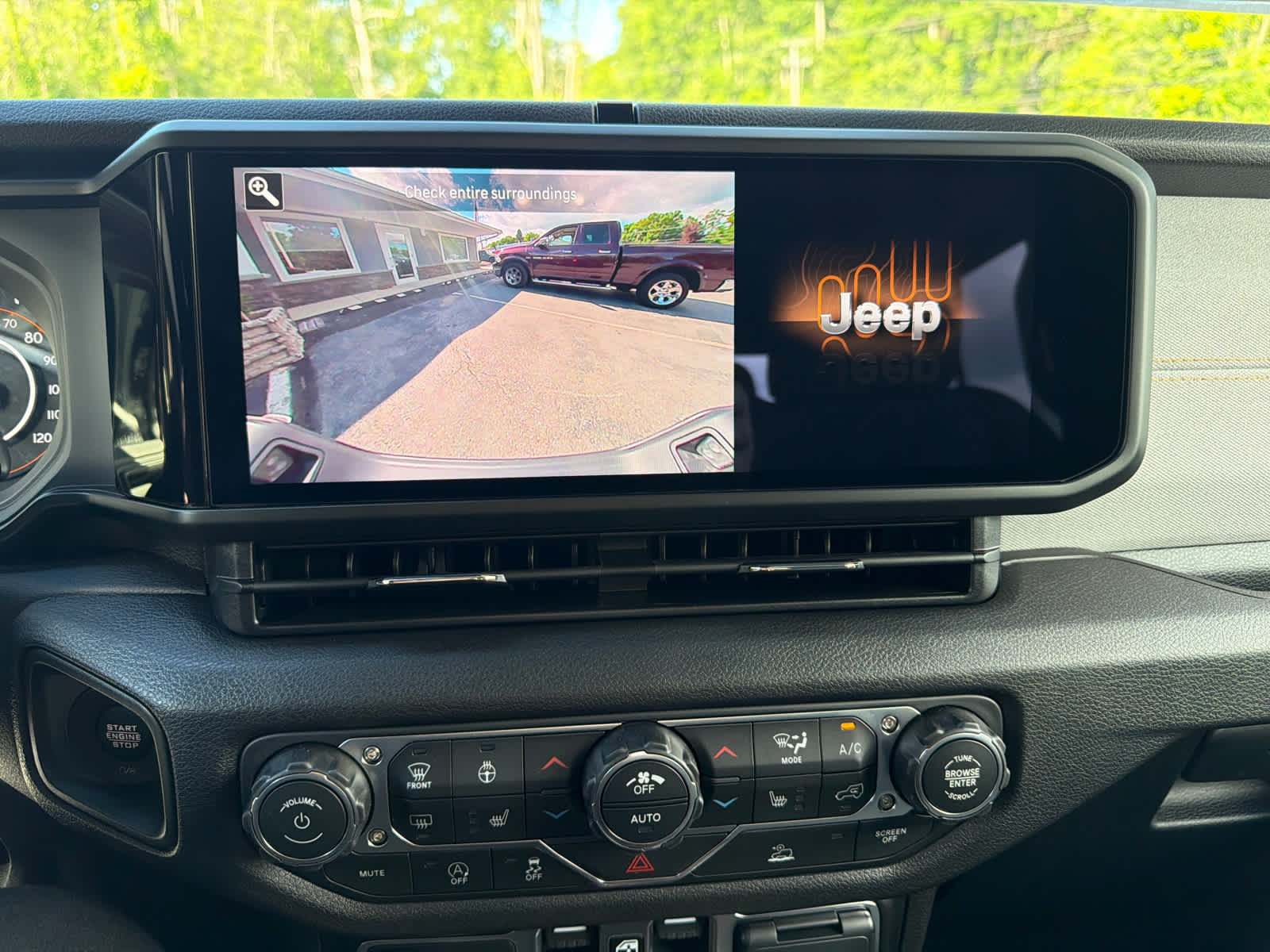 New 2026 Jeep Gladiator Sport AWD/4WD image 12