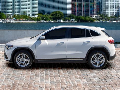 Used 2022 Mercedes-Benz GLA 250 w/ Premium Package Lite image 8