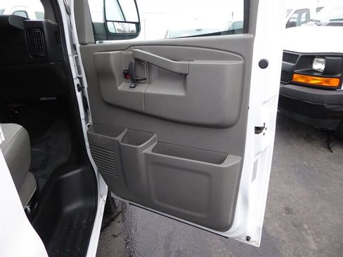Used 2017 Chevrolet Express 2500 LT w/ LT Preferred Equipment Group image 21