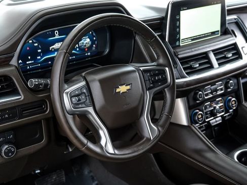 Used 2023 Chevrolet Suburban LT RWD image 12