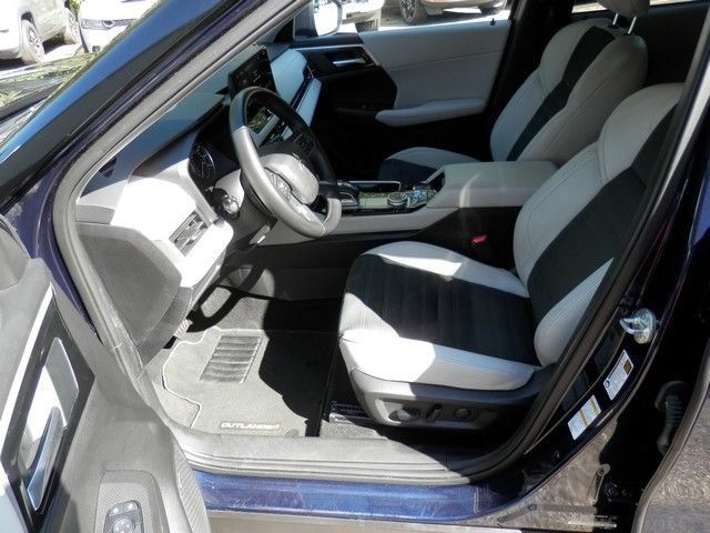 Used 2025 Mitsubishi Outlander SE AWD/4WD image 17