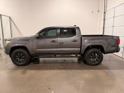 Used 2019 Toyota Tacoma SR w/ SR Convenience Package image 8