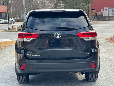 Used 2018 Toyota Highlander LE image 5