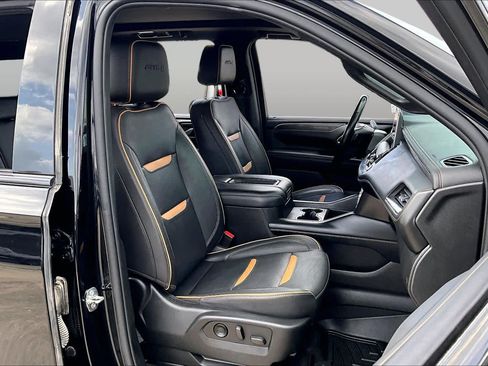 Used 2022 GMC Yukon XL AT4 AWD/4WD image 9