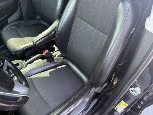 Used 2018 Chevrolet Trax LT w/ LT Convenience Package FWD image 7