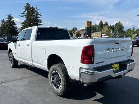 New 2026 RAM 2500 Laramie AWD/4WD image 3