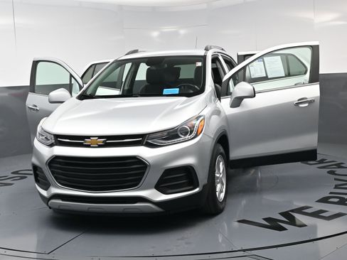 Used 2019 Chevrolet Trax LT w/ LT Convenience Package image 20