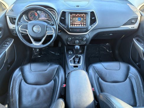 Used 2018 Jeep Cherokee Limited image 18