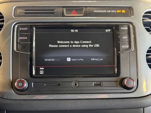 Used 2017 Volkswagen Tiguan Sport AWD/4WD image 29