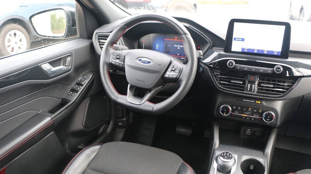 Used 2025 Ford Escape ST-Line Select AWD/4WD image 18