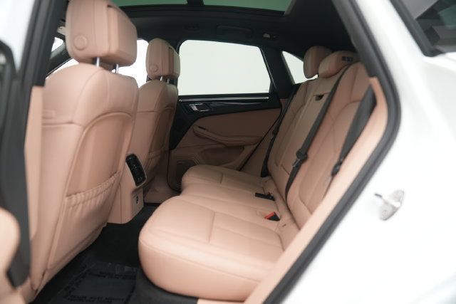 Certified 2026 Porsche Macan AWD/4WD image 14